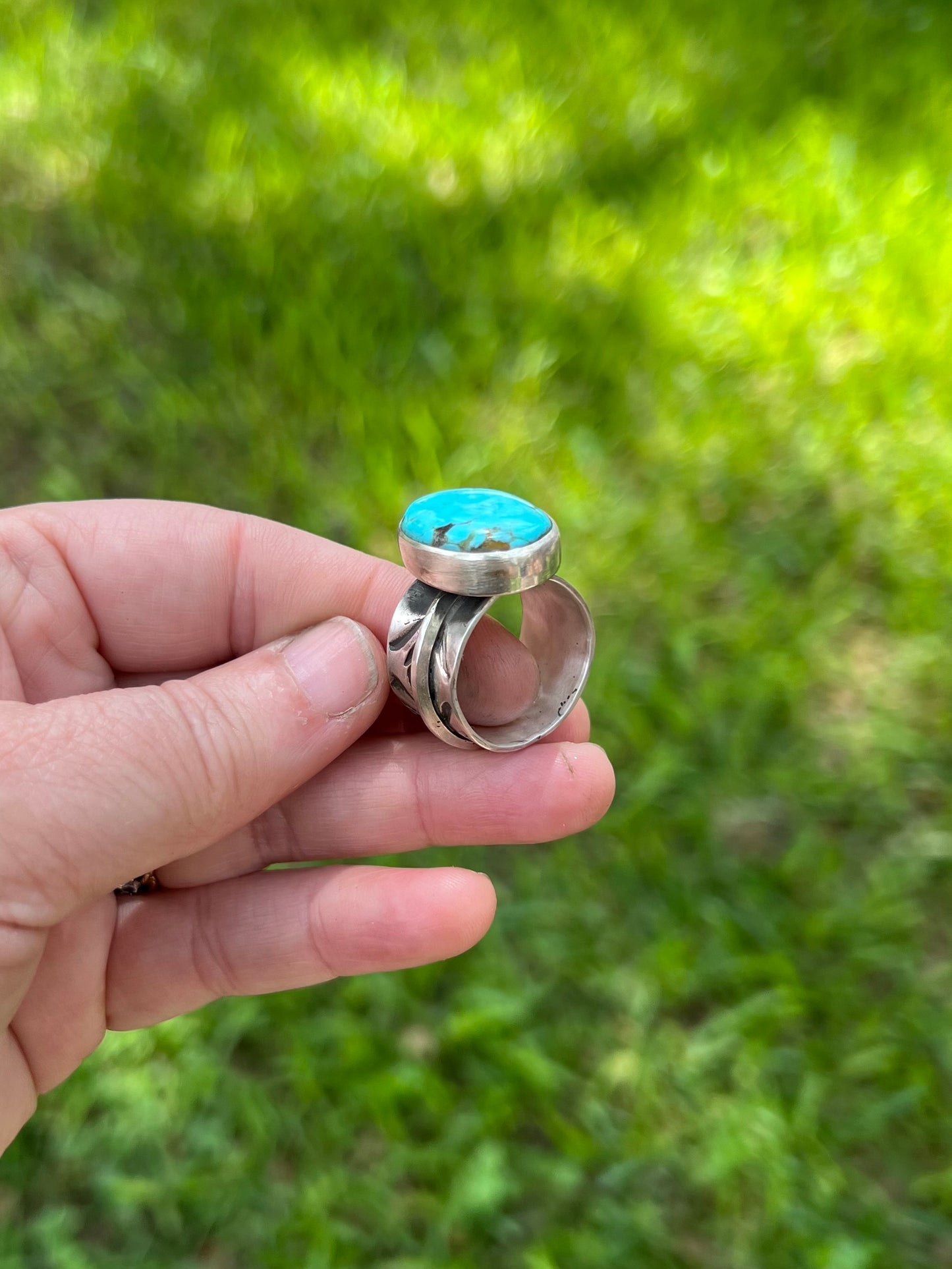 Oval Kingman + Stamped Wide Band